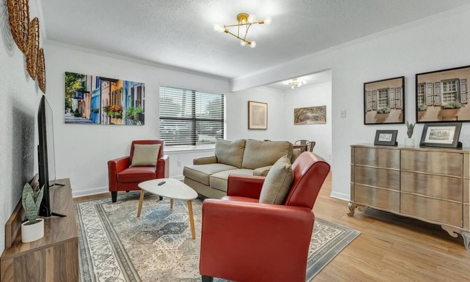 College Station Apartment | Charleston-1st Floor 2 Bdrm, Walk to A&M, King Bed