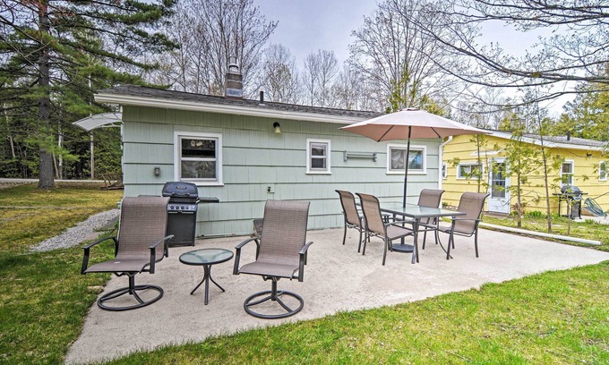 Charlevoix Cabin | Charlevoix Cabin w/Patio & Grill - Steps to Lake!