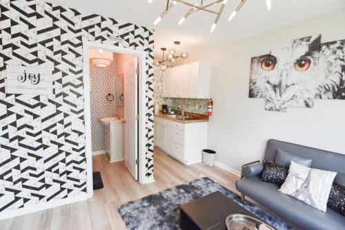 Bowling Green House | Charlotte tiny Home getaway 5 min to lake Wylie