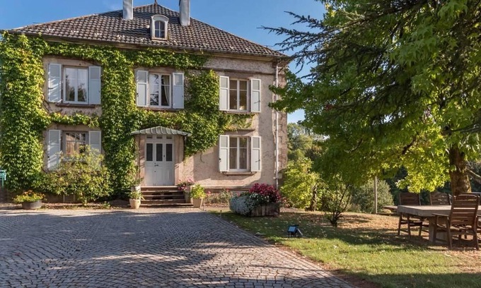Fougerolles-Saint-Valbert Cottage | Charming house with private pond and covered pool