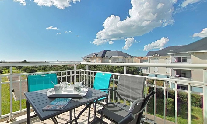 Saint-Gilles-Croix-de-Vie Apartment | Charming 2-Bed Apt, Sleeps 6, 700m to Beach, Balcony, Garage, Elevator