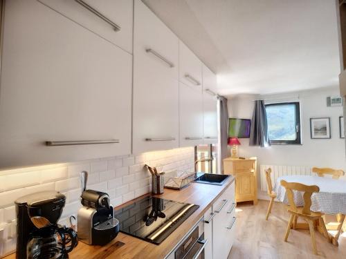 Les Bruyeres Apartment | Charmant 2P rénové 4 pers, sud, balcon, ski aux pieds, Les Menuires - FR-1-178-137