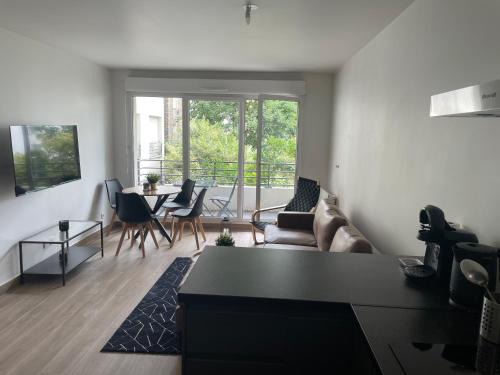 Saint-Denis Apartment | Charmant deux pièces avec balcon