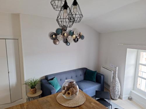 Issoire Apartment | Charmant F2 centre Issoire avec jolie Vue Sancy et Livradois- WiFi