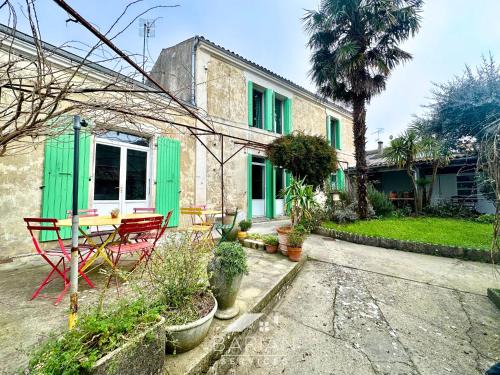 Saint Laurent de la Pree House | Charmante Maison Familiale - Grande Capacité