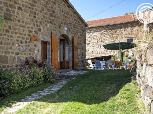 Burdignes House | Charmant Gîte 16e Siècle avec Cheminée, Terrasse et Jardin, Proche Ski et VTT, Wifi Inclus - FR-1-496-101