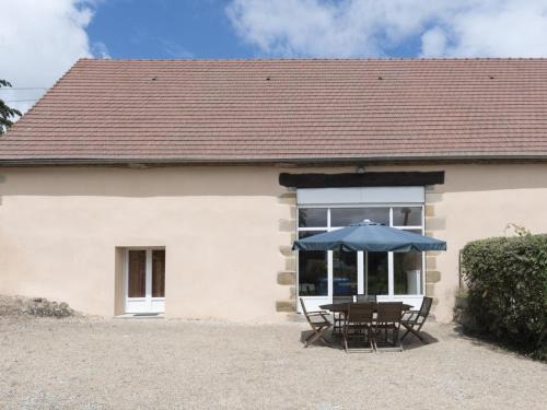 Cressanges House | Charmant Gîte avec Piscine, Jardin et Jeux Enfants près de St Pourçain/Sioule - FR-1-489-57