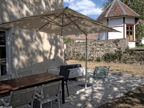 Montagney House | Charmant gîte rénové avec terrasse et parking au cœur de Montagney - FR-1-583-482