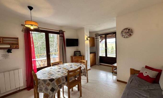 Villard-de-Lans Apartment | Charmant T2 cabine à Villard-de-Lans avec balcon, cuisine équipée et proche des montagnes - FR-1-515-36