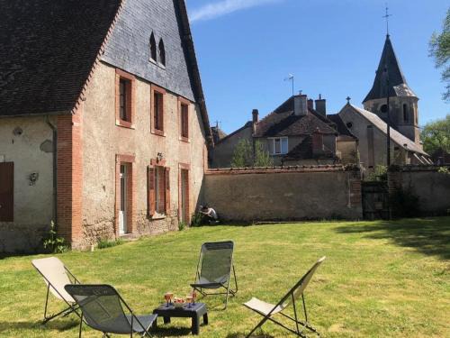 Jaligny-sur-Besbre House | Charmante Cure Ancienne avec Jardin et WiFi, Près de Vichy - FR-1-489-459