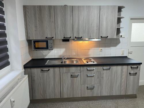 Plauen Apartment | Charmante EG-Ferienwohnung für max 6 Personen, nähe Vogtland-Klinikum, Innenstadt, Bahnhof & Sehenswürdigkeiten