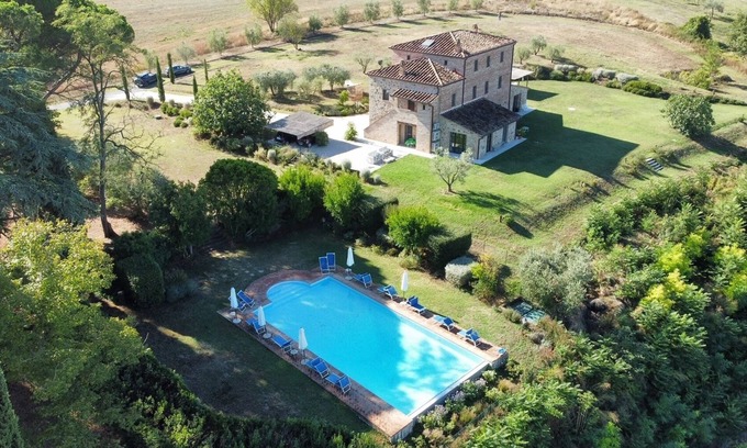 Castiglione del Lago Cottage | Charming Cottage with vue- 450 M2, private swimming pool, Air-co