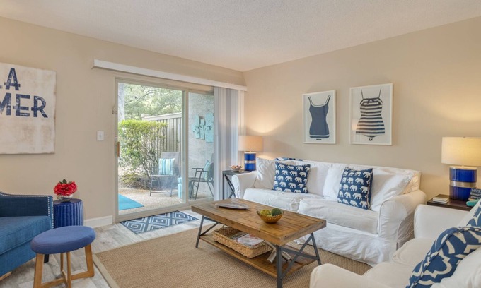 South Beach Condo | Charming 1 Bedroom Bluff Villa Close To Beach and South Beach Attractions.