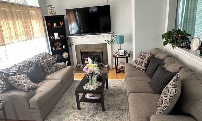 Manassas Park House | Charming 1-bedroom N in single-family House in peaceful Manassas Park
