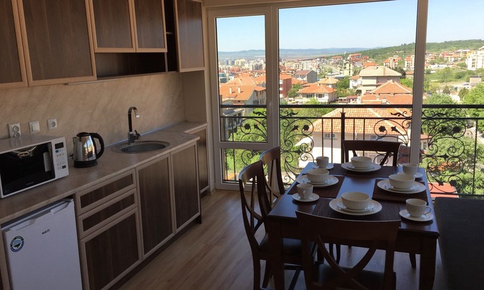 Sveti Vlas Apartment | Charming 1-bedroom apartment with AC and WiFi in sunny Sveti Vlas with Sea view