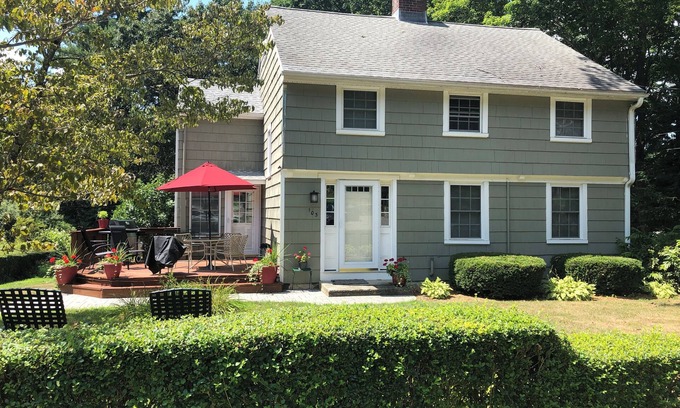 Middlebury Apartment | Charming 1-bedroom apartment with off street parking in Middlebury.