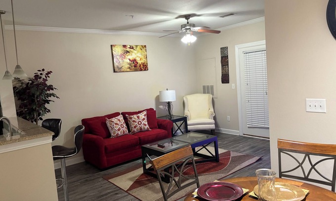 University Place Apartment | Charming 1-bedroom apartment in phenomenal Charlotte with WiFi, fitness room