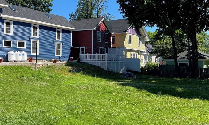 Rockland Apartment | Charming 1-bedroom apartment in Rockland. Sleeps 4 with pull out couch .