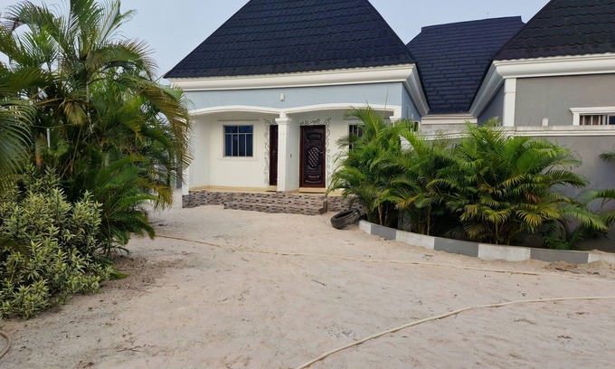 Ekrokpe Apartment | Charming 1-bedroom apartment in cool Opete, Udu, Warri