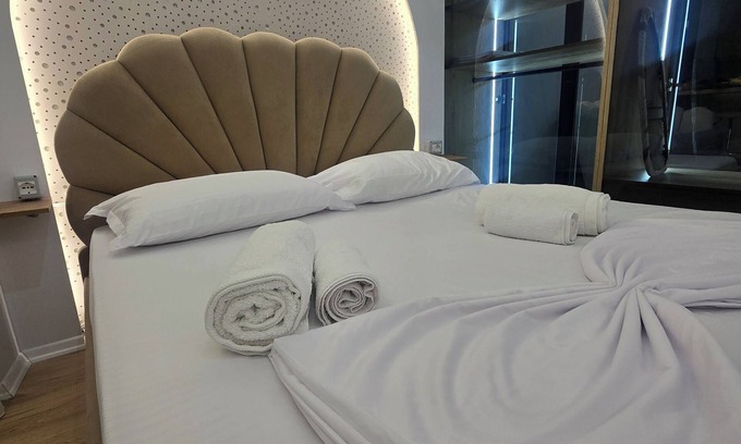 Tirana Apartment | Charming 1-bedroom apartment in enjoyable Tiranë with AC