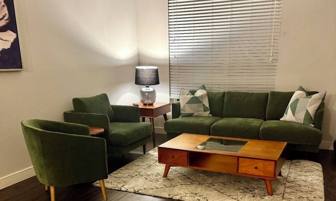 Irvine Business Complex Apartment | Charming 1-bedroom apartment in Irvine with pool, fitness room, close to shops.