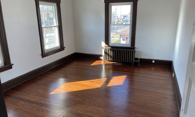 Somerville House | Charming 1-bedroom house in delightful Somerville with WiFi