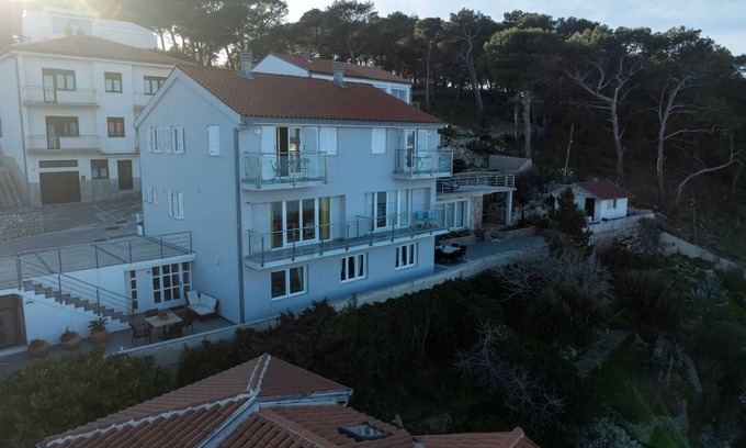 Cove Murtar Apartment | Charming 1-Bedroom Apartment with Pet-Friendly Amenity for max. 3