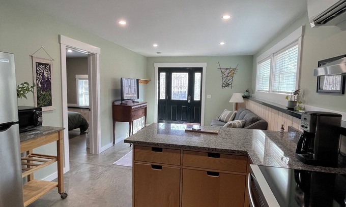 Lincolnville Apartment | Charming 1-bedroom apartment with AC, WiFi in tranquil Lincolnville