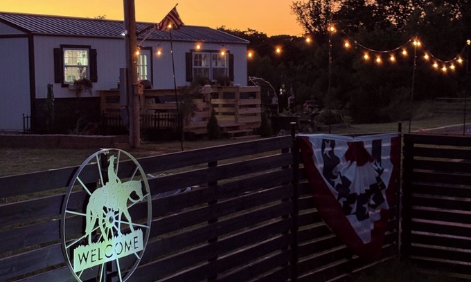 Shawnee House | Charming 1 room cottage with overnight horse boarding, country views, and WiFi