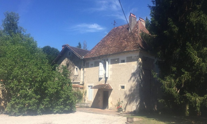Bourgnac House | Charming 16th century Perigord house, swimming pool and park.