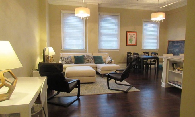 Albany Apartment | Charming 1BR Albany retreat w/parking & full kitchen, near MVP Arena, Washington Park & dining