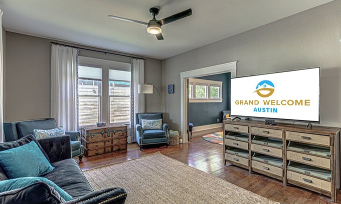 MLK House | Charming 2 BDR for 4, Close to Downtown Austin!