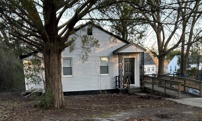 Greenville House | Charming 2 bed 1 bath home just a 1/2 mile from Hospital
