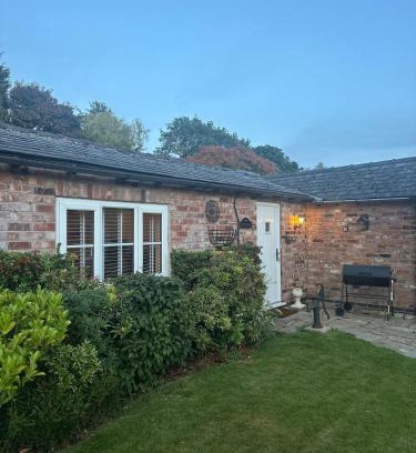 Tatton Park House | Charming 2-bed cottage in Peover, Cheshire East