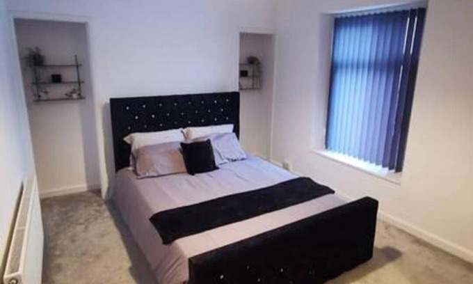 Landore House | Charming 2-bed House in Swansea