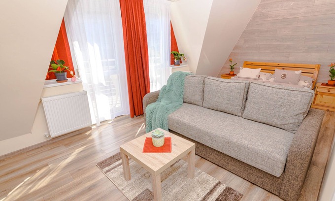 Hajduszoboszlo Apartment | Charming 2-bedroom apartment with WiFi, AC in amazing Hajdúszoboszló