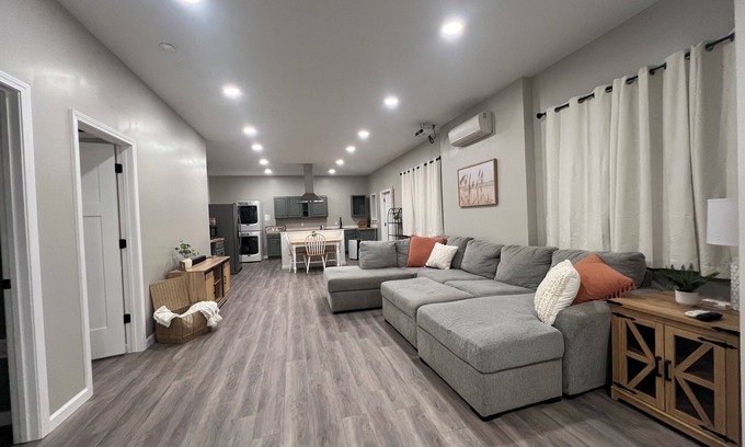 Hendersonville Apartment | Charming 2-bedroom apartment in lovely Hendersonville with AC, WiFi