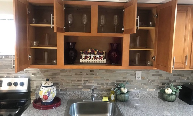 Valley Stream Apartment | Charming 2-bedroom apartment in Pleasant Valley Stream with AC, WiFi