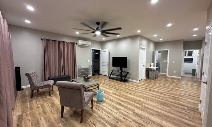 Pearl City House | Charming 2-bedroom 2 bath in Pearl City with AC, minimum 30 continues day stay