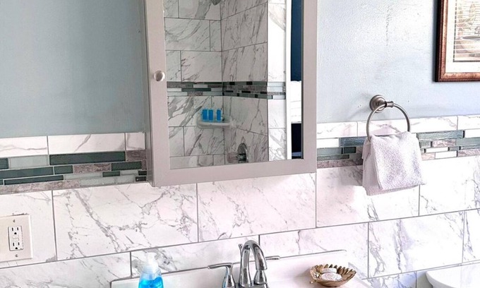 Smith Hill Apartment | Charming 2-bedroom apartment with WiFi and AC in serene Providence