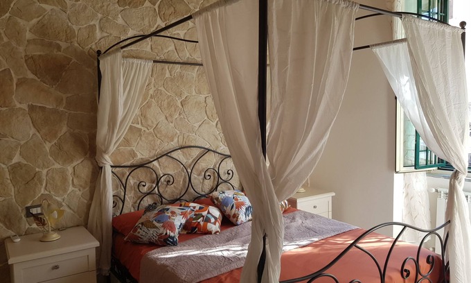 Testaccio Apartment | Charming 2-bedroom and 2-bathroom apartment with AC, WiFi in Roma