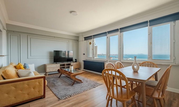 Kabatas Apartment | Charming 2-bedroom apartment with stunning sea view and AC in Istanbul