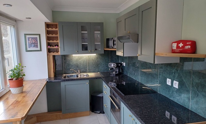 Camors Apartment | Charming 2-bedroom apartment, gardens, WiFi, AC in lovely Camors, Brittany.
