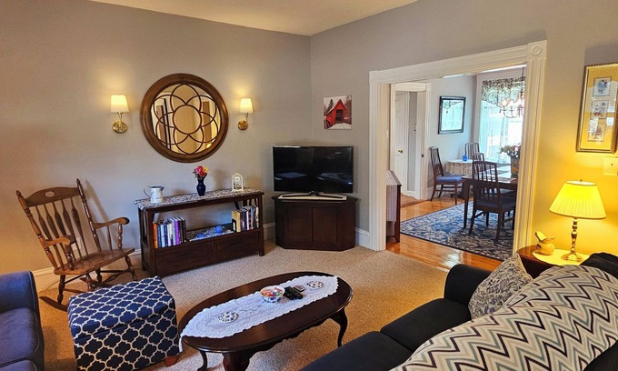 Woburn Apartment | Charming 2-bedroom apartment with WiFi, AC near Boston