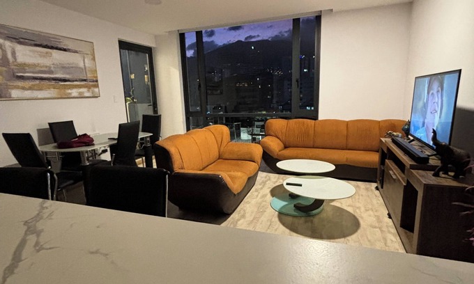 La Carolina Apartment | Charming 2-bedroom apartment in fabulous Quito with fitness room, WiFi