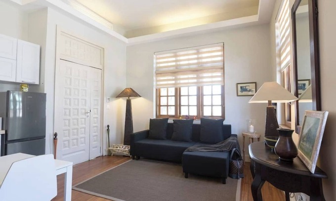 Labone Bed & Breakfast | Charming 2-bedroom B&B with WiFi, AC in delightful Osu