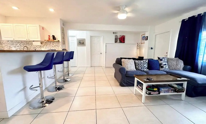 Boca Raton House | Charming 2-bedroom bungalow 1.5 mi to beach, Huge Parking Lot, AC, Heater, WiFi