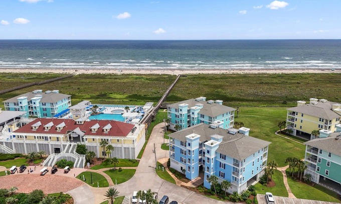 Red Fish Cove Condo | Charming 2-bedroom condo on the top floor with a spectacular view of Gulf Coast
