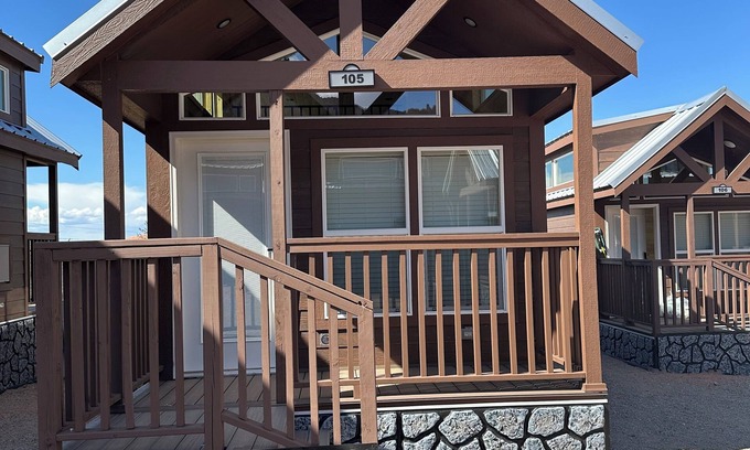 Moab South Valley Cabin | Charming 2-bedroom cabin #105 in amazing Moab with AC, WiFi