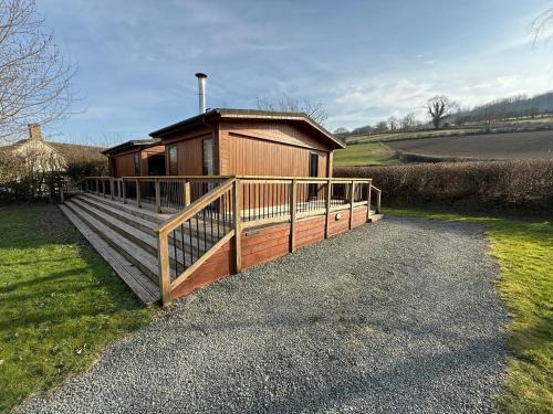 Hopton Castle House | Charming 2 bedroom Cabin In the Shropshire Countryside with Fantastic Views